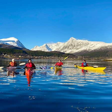 Hotel Solhov, Castle Of The Lyngen Alps Lyngseidet Exterior foto