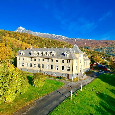 Hotel Solhov, Castle Of The Lyngen Alps Lyngseidet Exterior foto