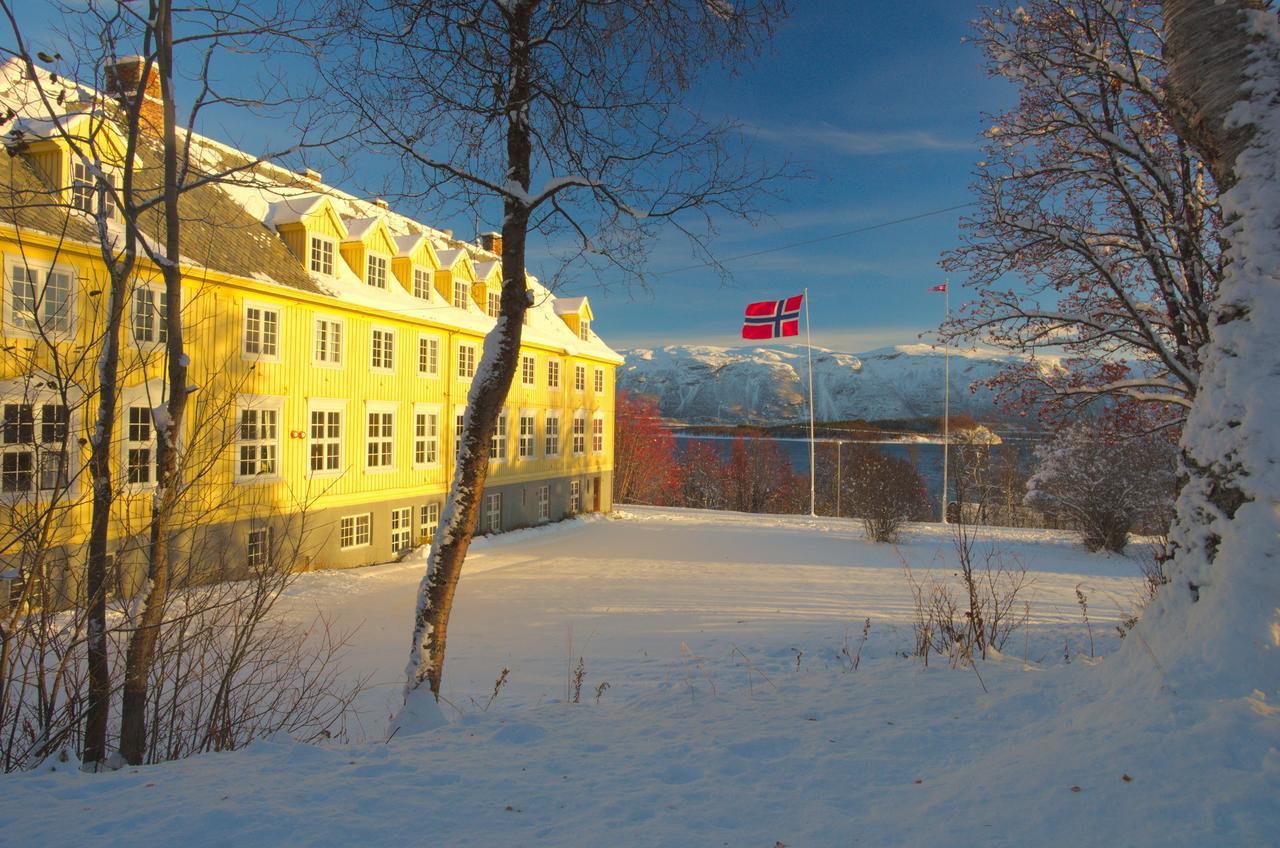 Hotel Solhov, Castle Of The Lyngen Alps Lyngseidet Exterior foto