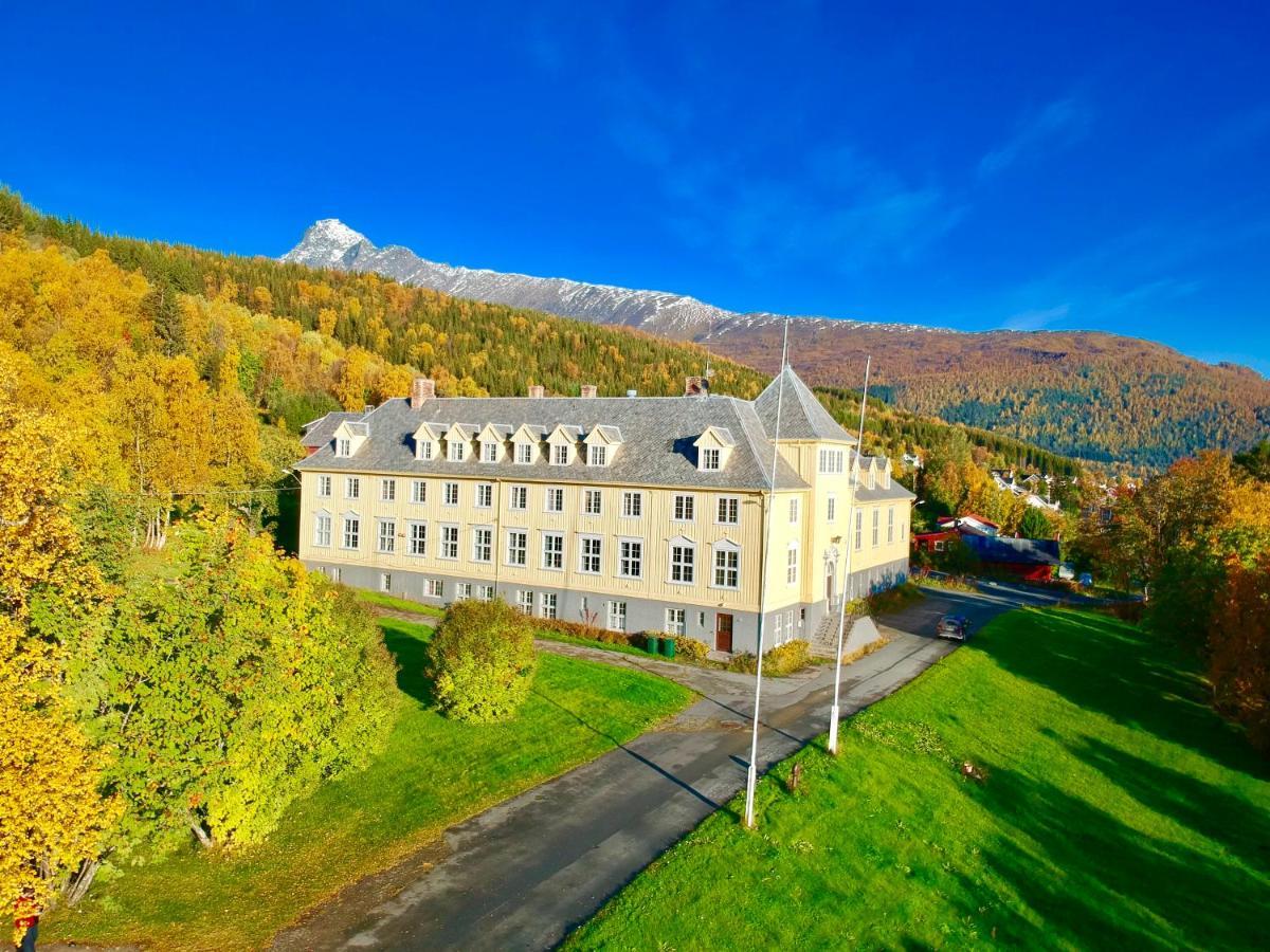 Hotel Solhov, Castle Of The Lyngen Alps Lyngseidet Exterior foto